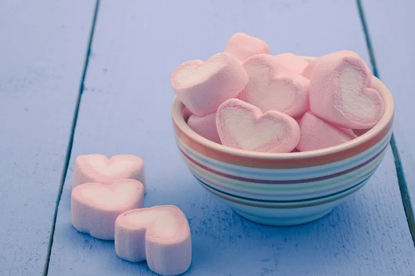 Forma de corazón rosa de malvavisco con efecto de filtro retro vintage — Foto de Stock