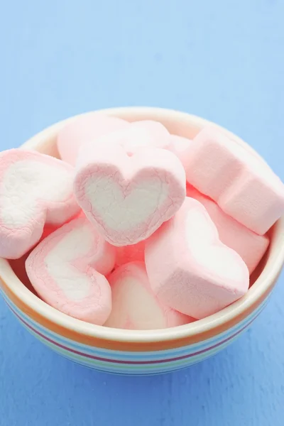 Rosa hjerteform på marshmallow med filtereffekt-retro-årgang – stockfoto