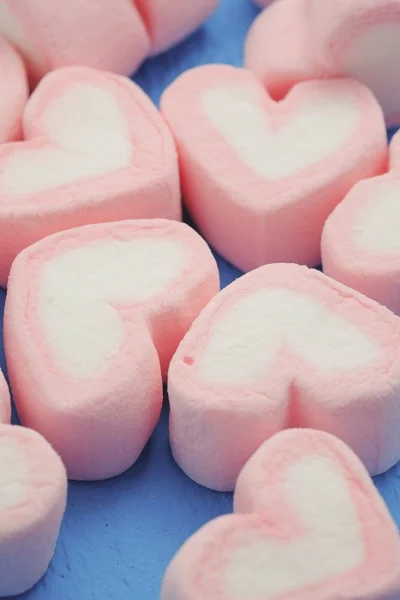 Forma de coração rosa de marshmallow com efeito de filtro retro vintage — Fotografia de Stock