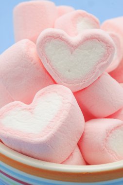 Pembe kalp şeklini marshmallow ile filtre etkisi retro vintage