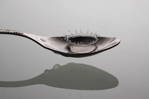 Gota de água na colher — Fotografia de Stock