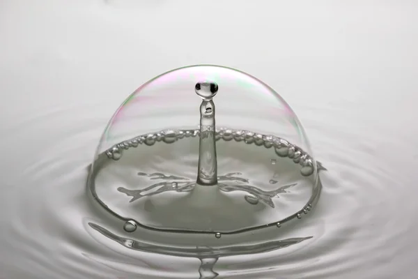 Kropla wody w bańki — Zdjęcie stockowe