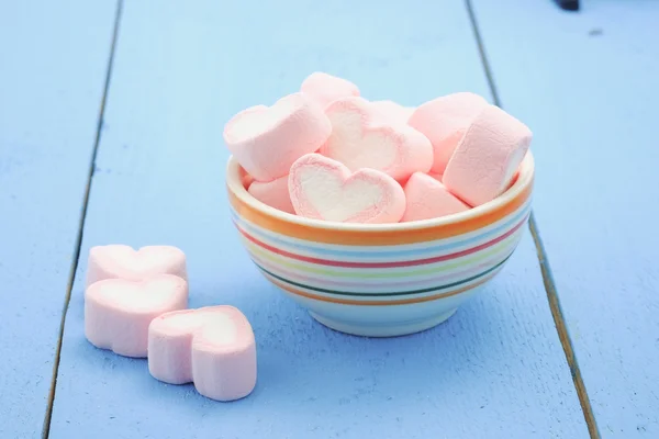 Pembe kalp şeklini marshmallow ile filtre etkisi retro vintage — Stok fotoğraf
