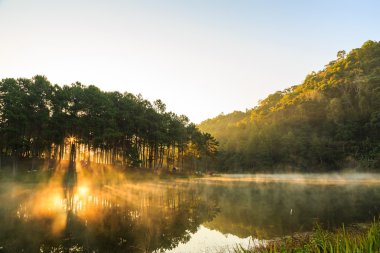 Sis, gündoğumu kubbe çadır