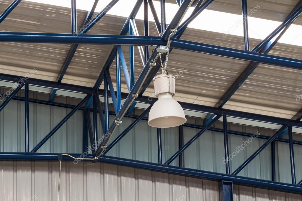 Plafoniere Soffitto Industrial : Plafoniera industriale u foto stock teptong