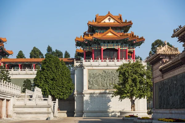 Edificio e muro nel tempio taoista — Foto Stock