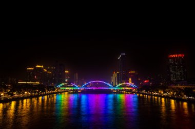 Gece Jiefang Köprüsü