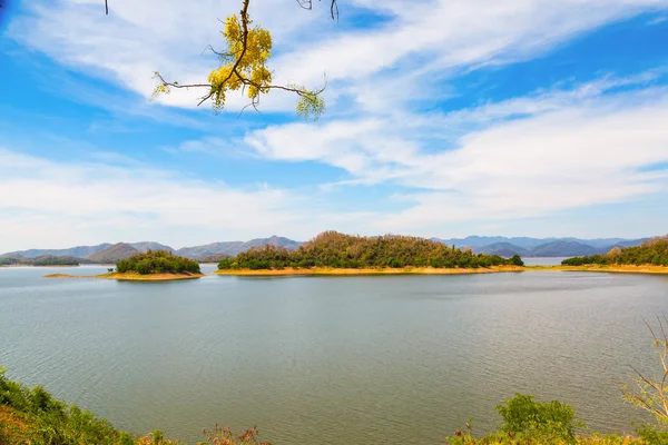 Kaeng Krachan lake view — Stock Photo, Image