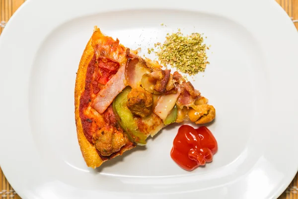 Slice of pizza — Stock Photo, Image