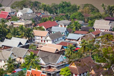 Bir Luang Prabang çatıları
