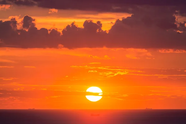 Prachtige zonsondergang hemel — Stockfoto