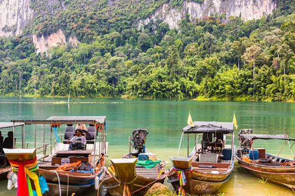 Traditionelle thailändische Langschwanzboote — Stockfoto