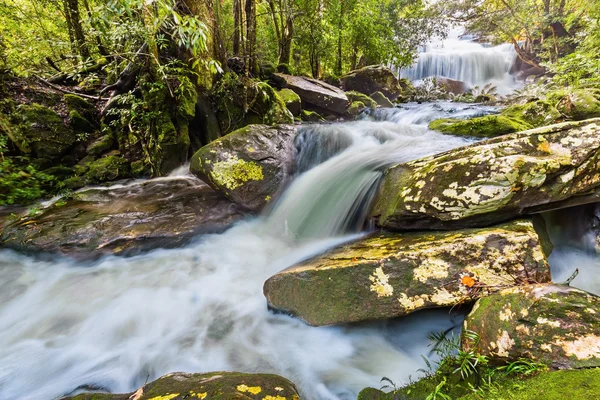 Phon Phop waterfall — Stock Photo, Image