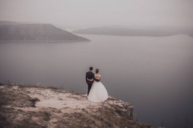 Damat ve gelin adaların önünde