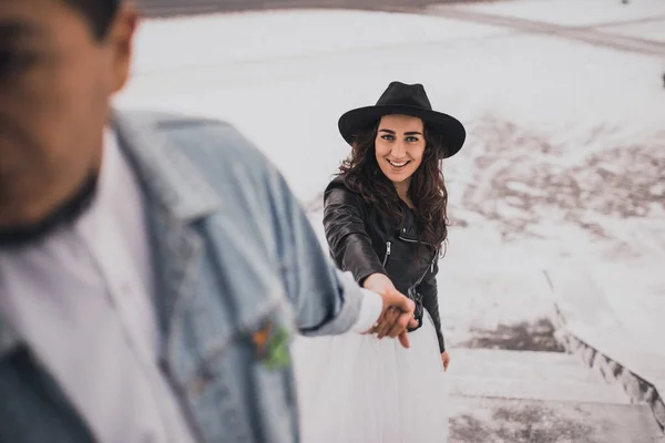 Mexikanische Hispanische Mann Übergroßen Jeansjacke Und Frau Mit Hut Biker — Stockfoto