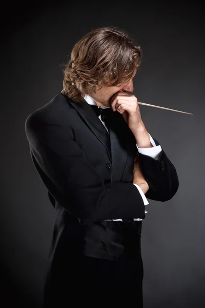 Porträt eines jungen Dirigenten. — Stockfoto