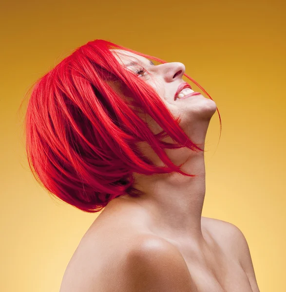 Portrait d'une jeune femme en perruque — Photo