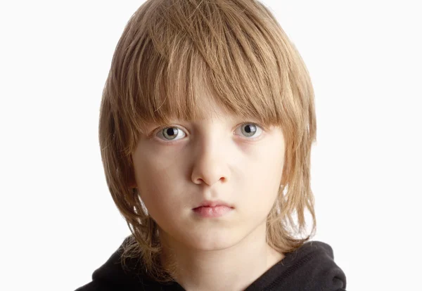 Niño con el pelo rubio buscando — Foto de Stock