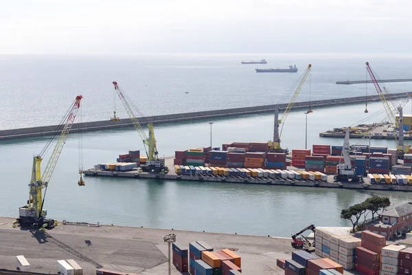 Genoa, İtalya - 10 Nisan 2016: Cenova ticari yükseltilmiş görünümü