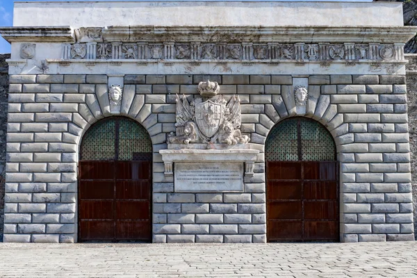 "Porta Nuova" ancient gate of the "Lanterna" lighthouse Genoa, Ita — Stock Photo, Image