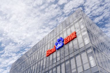 Pekin, Çin. 18 Şubat 2021. Sadece Editoryal Kullanım, 3D CGI. Cam Binanın tepesinde Baidu İmza Logosu var. Yüksek binadaki İşyeri İnternet Çin Çokuluslu Teknoloji Şirketi