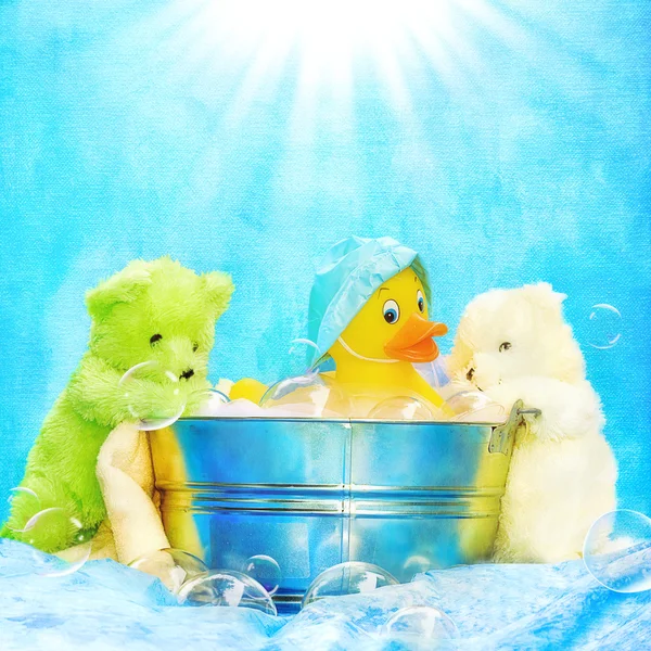 Plastanka och vänner i badkaret badning — Stockfoto