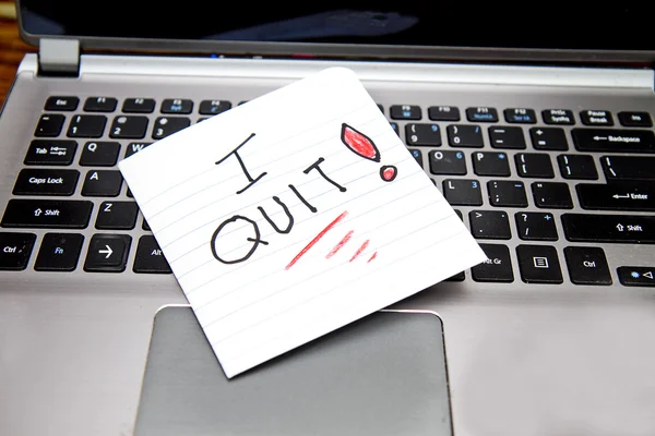 I Quit Note Laying across Laptop - Concept — Stock Photo, Image