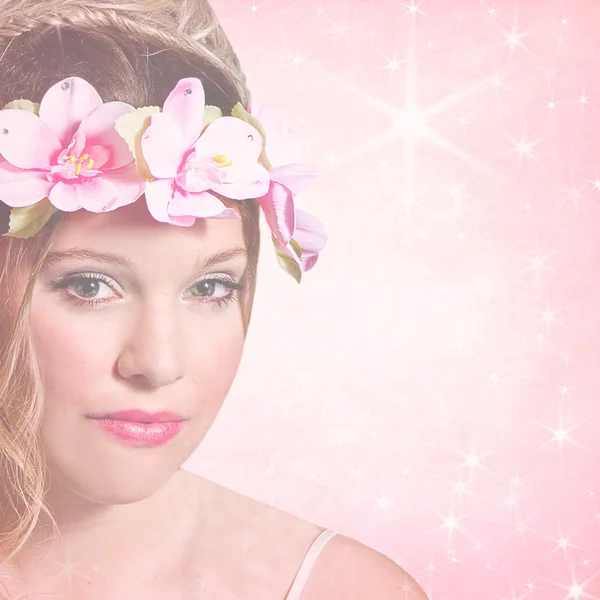 Chica adolescente con corona de flores - Imagen glamour - Rosa —  Fotos de Stock
