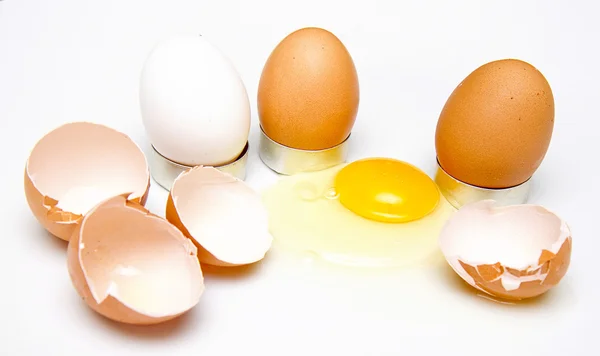 Gebarsten eieren Shells, dooier Concept — Stockfoto