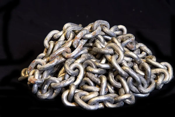 Kupie ciężkie łańcuchy wielkogabarytowych — Zdjęcie stockowe