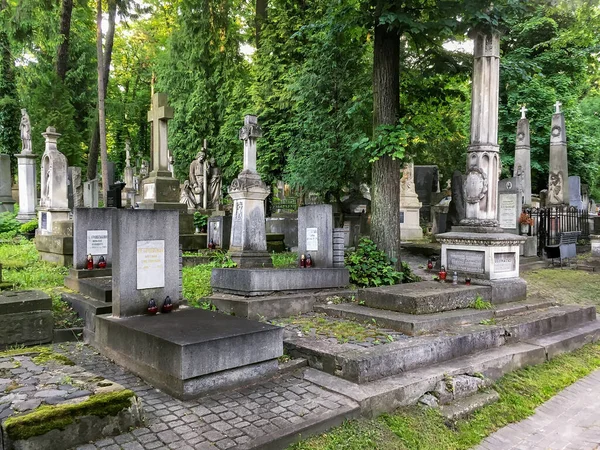 Lviv Ucrania Junio 2019 Entierros Antiguos Lápidas Cementerio Lychakiv Lvov —  Fotos de Stock