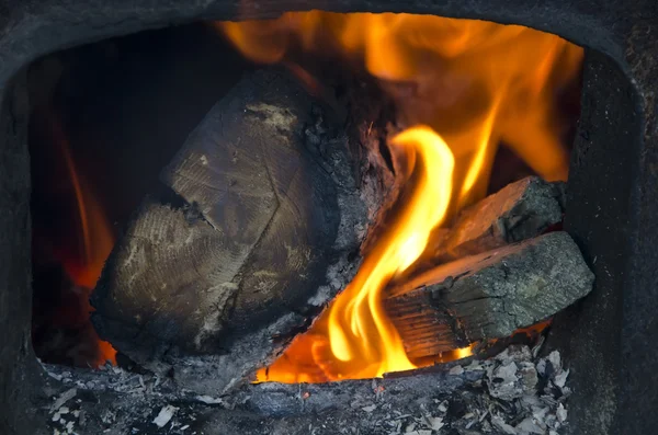 Ahşap soba yanan — Stok fotoğraf