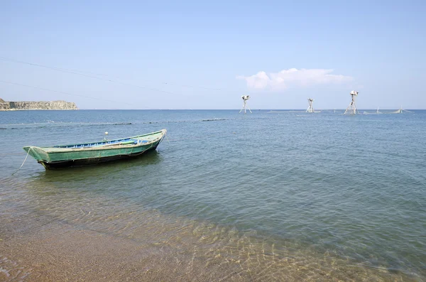 Fishing boat on the beach — Stock Photo, Image