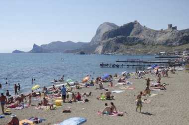 Sudak sahilde turistler