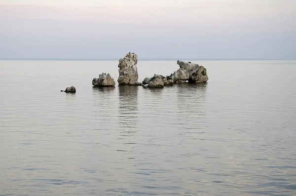 Pedra no mar — Fotografia de Stock