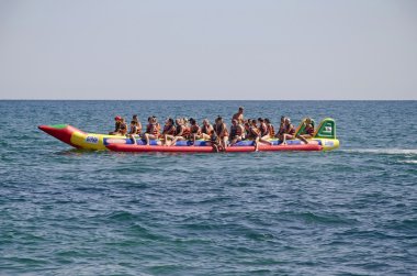 Su muz üzerinde sürme