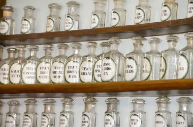 boş ilaç şişeleri