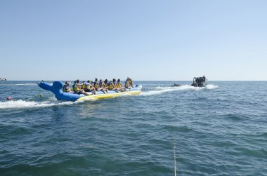 Su muz üzerinde sürme