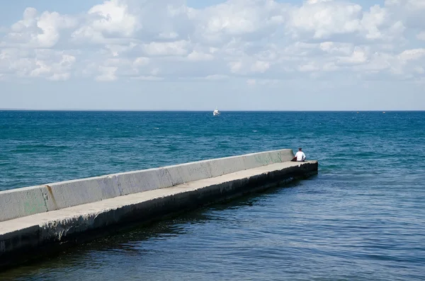 Golfbreker in Feodosia — Stockfoto