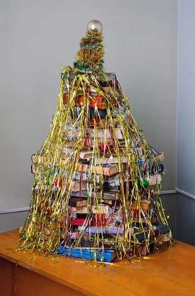 Christmas tree made of books — Stock Photo, Image
