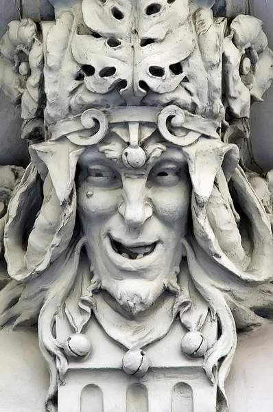 Skulptur stützt Balkon — Stockfoto