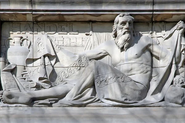 Skulptur Basrelief auf dem Gebäude — Stockfoto