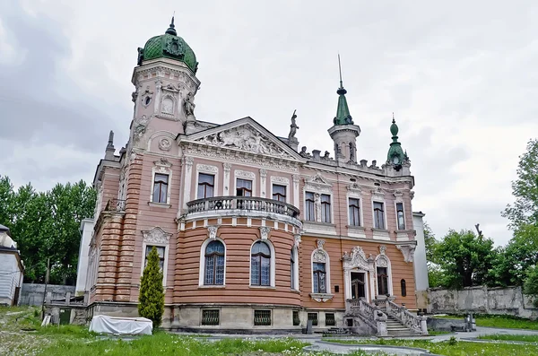 Piękny pałac we Lwowie — Zdjęcie stockowe