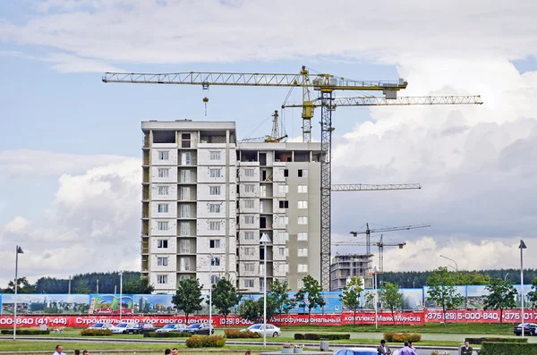 Construção de um edifício residencial moderno — Fotografia de Stock