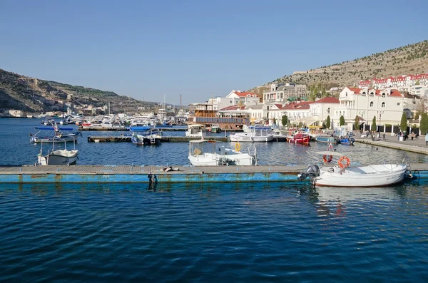 Barcos atracados em Balaklava Bay — Fotografia de Stock