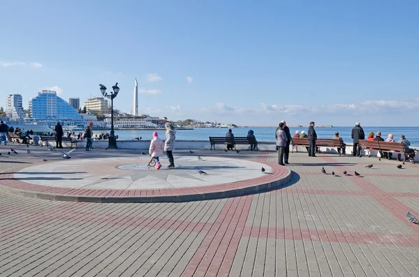 Promenáda v Sevastopolu Bay — Stock fotografie