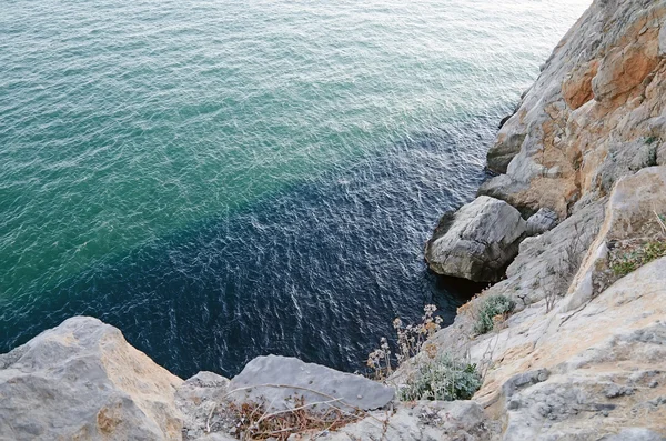 Cliffs on sea shore — Stock Photo, Image