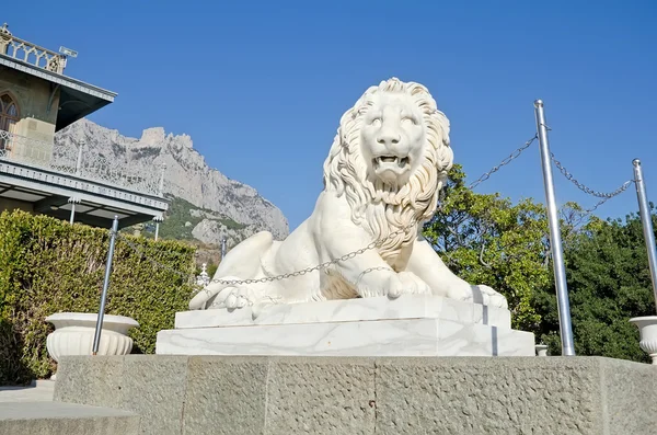 Sculpture du lion dans le palais de Vorontsov — Photo