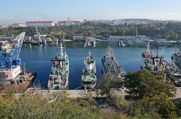 Sivastopol Körfezi Nde Savaş Gemileri Yaklaşıyor Sivastopol Kırım Ukrayna — Stok fotoğraf