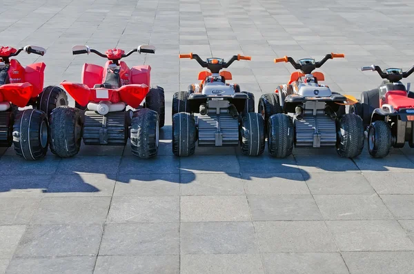 Coches de alquiler de atracciones para niños —  Fotos de Stock